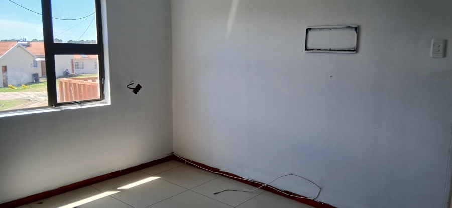 To Let 3 Bedroom Property for Rent in Cove Rock Eastern Cape